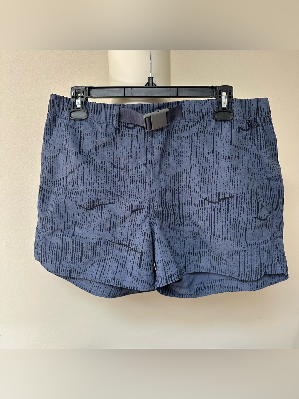 REI Blue Patterned Athletic Shorts with Integrated Belt - women’s M